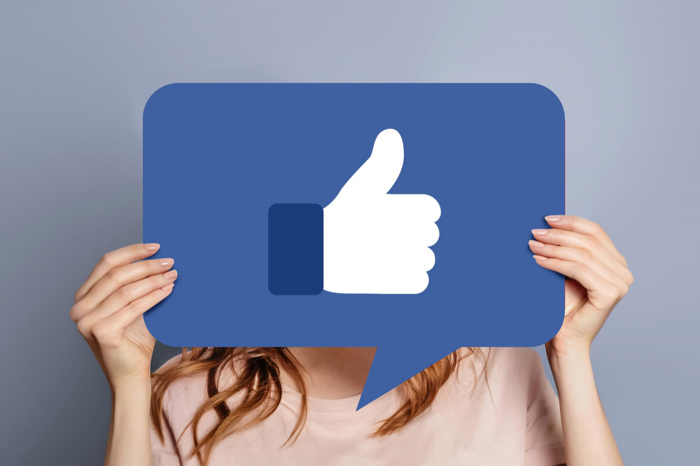 Kupowanie lajków na Facebooku – analiza zjawiska i jego konsekwencje